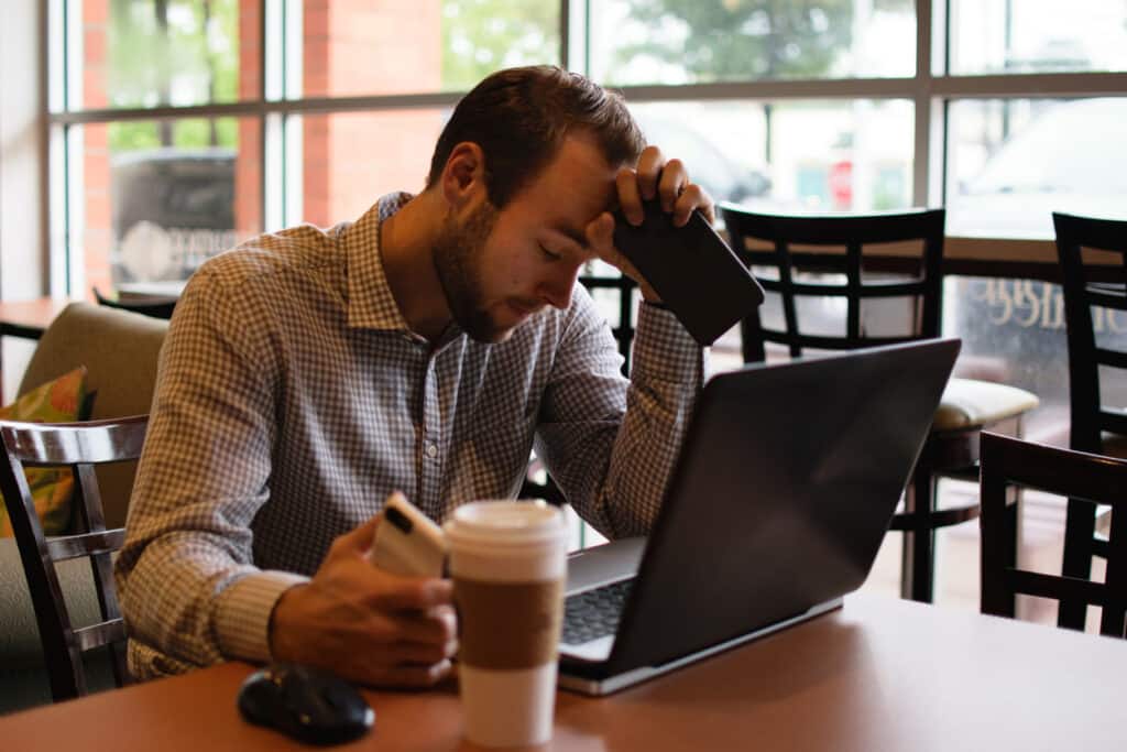 Man experiencing tinnitus at a coffee shop.
